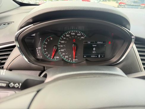 Used 2021 Chevrolet Trax LT w/ Premium Seat Package AWD/4WD image 16