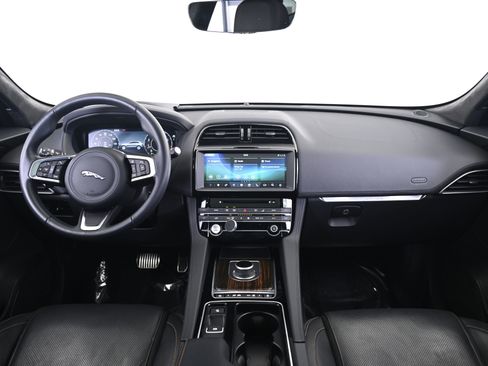 Used 2020 Jaguar F-PACE Prestige image 31
