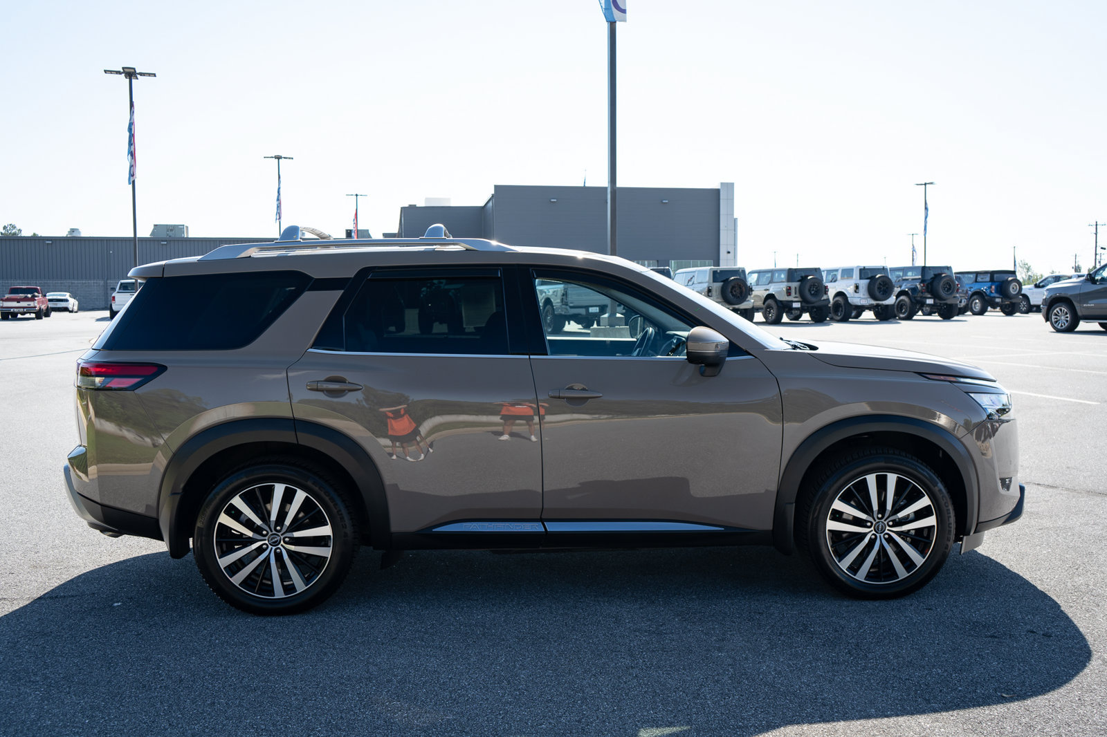 Used 2023 Nissan Pathfinder Platinum w/ Cargo Package FWD image 11