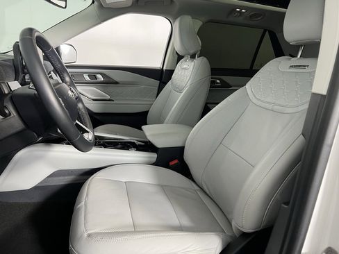 Used 2025 Ford Explorer Platinum w/ Ultimate Package image 22