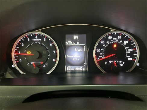 Used 2017 Toyota Camry SE image 16
