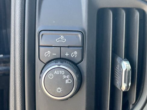 Used 2022 Chevrolet Silverado 1500 Custom w/ Safety Confidence Package RWD image 15