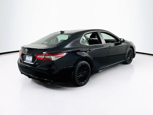 Used 2019 Toyota Camry SE FWD image 5