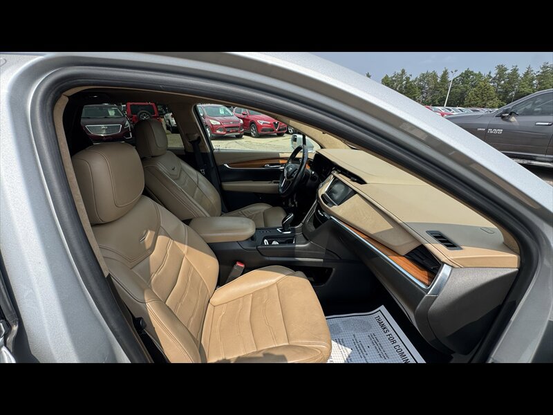 Used 2017 Cadillac XT5 Platinum AWD/4WD image 14
