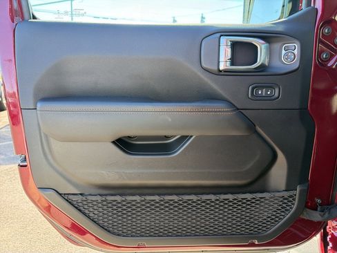 Used 2021 Jeep Wrangler Unlimited Sahara image 29