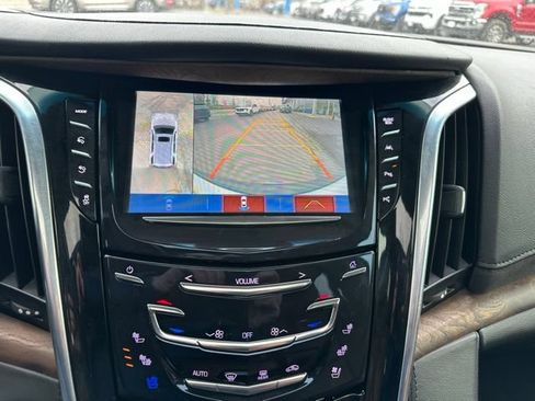 Used 2019 Cadillac Escalade Luxury AWD/4WD image 36
