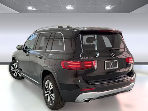 New 2026 Mercedes-Benz GLB 250 image 2