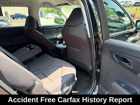 Used 2023 Toyota Highlander LE AWD/4WD image 15