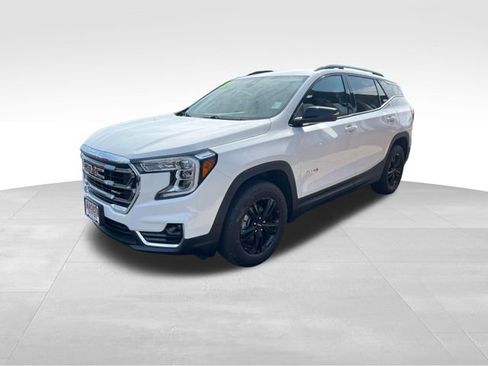 Used 2023 GMC Terrain AT4 AWD/4WD image 3