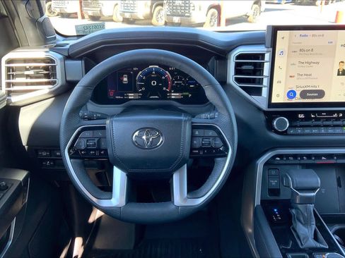 Used 2025 Toyota Sequoia Platinum image 6