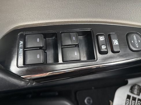 Used 2016 Toyota Avalon XLE image 17