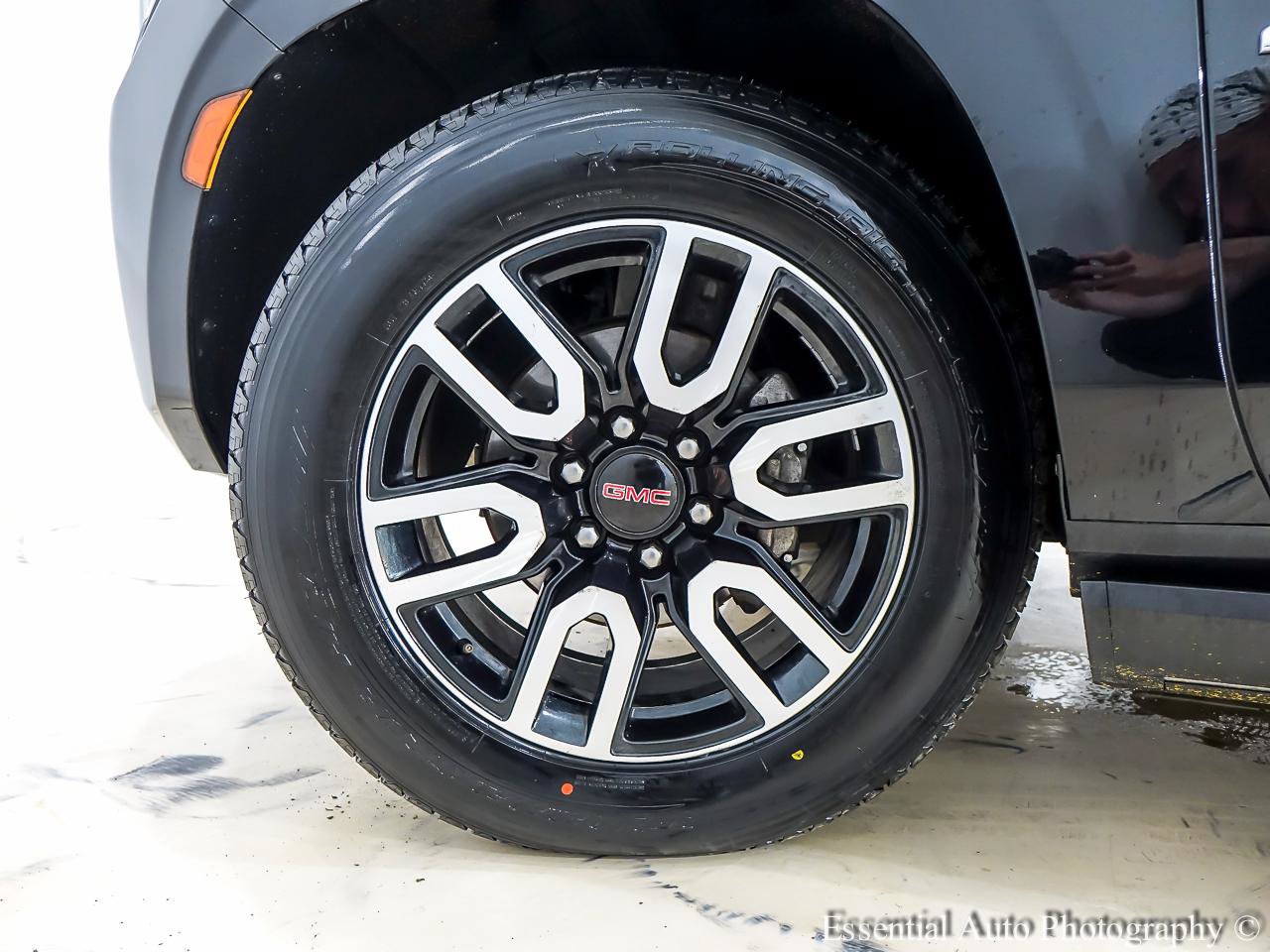 Used 2021 GMC Yukon XL AT4 w/ AT4 Premium Plus Package AWD/4WD image 12