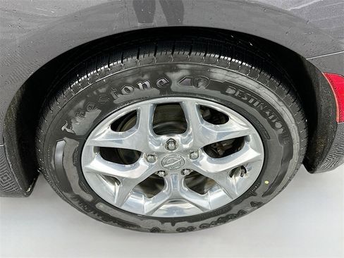 Used 2018 Chrysler Pacifica Limited image 34