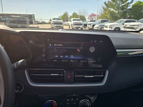 Used 2025 Chevrolet TrailBlazer LT AWD/4WD image 33