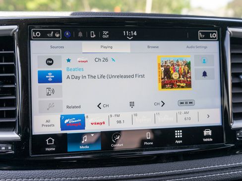 Used 2022 Chrysler Pacifica Touring-L FWD image 17