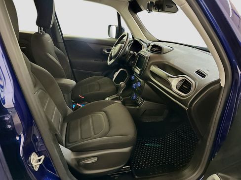 Used 2018 Jeep Renegade Latitude w/ Cold Weather Group image 31