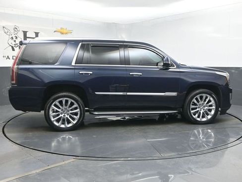 Used 2020 Cadillac Escalade Luxury AWD/4WD image 38