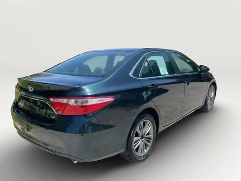 Used 2016 Toyota Camry SE image 2