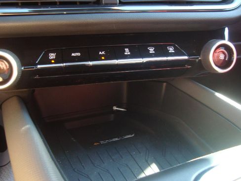 Used 2025 Chevrolet Equinox EV RS image 12