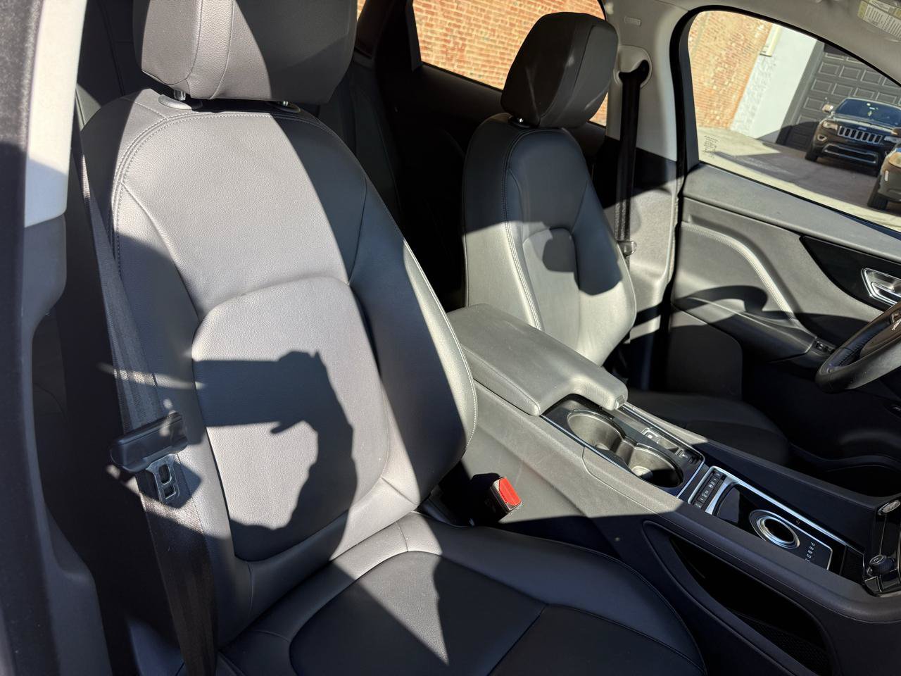 Used 2017 Jaguar F-PACE Premium AWD/4WD image 9