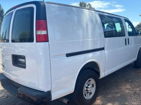 Used 2015 Chevrolet Express 2500 RWD image 4