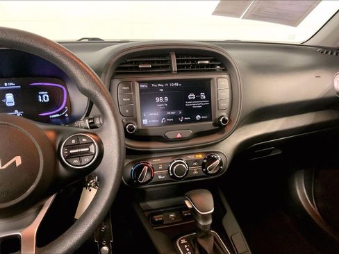 Certified 2025 Kia Soul LX w/ LX Technology Package FWD image 6