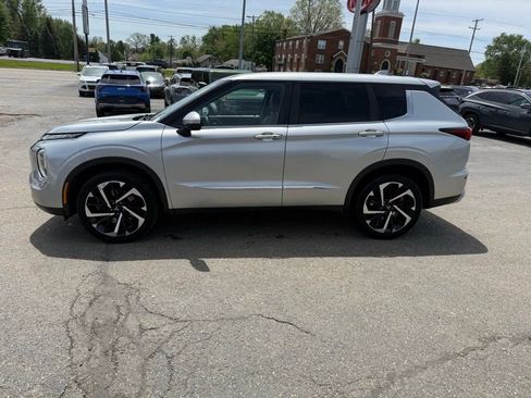 Used 2022 Mitsubishi Outlander SE AWD/4WD image 4