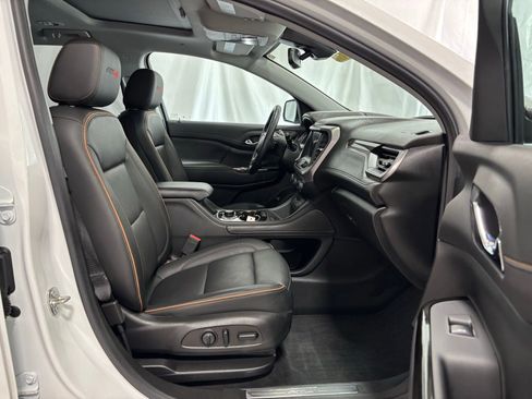 Used 2022 GMC Acadia AT4 w/ Technology Package image 16