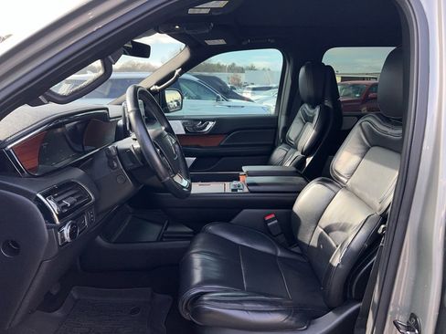 Used 2019 Lincoln Navigator Reserve image 15