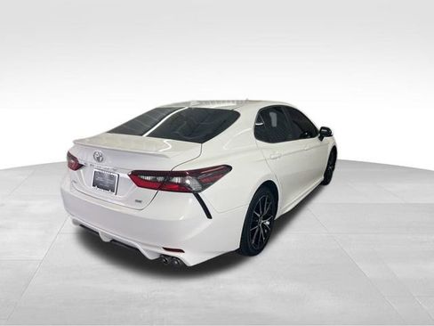 Used 2021 Toyota Camry SE image 4