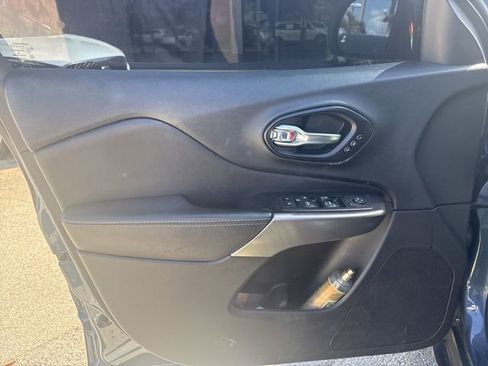 Used 2021 Jeep Cherokee Limited image 11