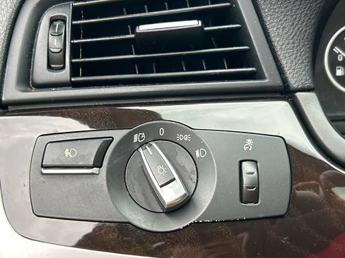 Used 2013 BMW 528i Sedan RWD image 21