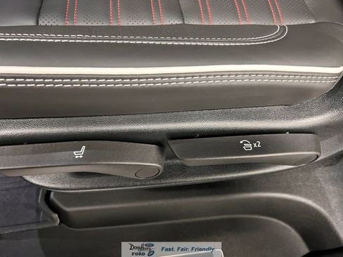 Used 2025 GMC Yukon XL AT4 Ultimate image 31