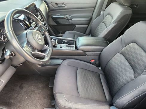 Used 2024 Nissan Pathfinder SV FWD image 13