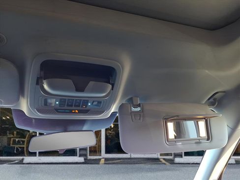 Used 2022 Ford Explorer XLT w/ Equipment Group 202A image 18