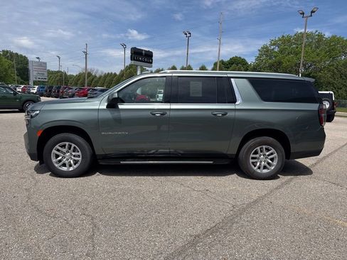 Used 2024 Chevrolet Suburban LT AWD/4WD image 4
