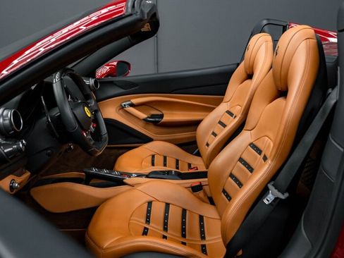 Used 2021 Ferrari F8 Tributo RWD image 18
