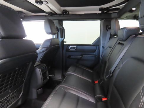 Used 2025 Ford Bronco Badlands AWD/4WD image 16