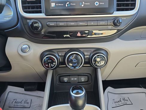 Used 2024 Hyundai Venue SEL image 27