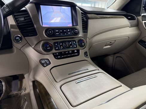 Used 2017 GMC Yukon XL Denali image 19