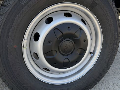 New 2025 Ford Transit 250 148 Medium Roof image 38