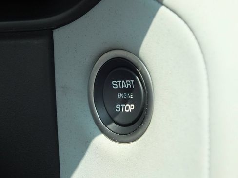 Used 2025 Land Rover Range Rover Velar S AWD/4WD image 36