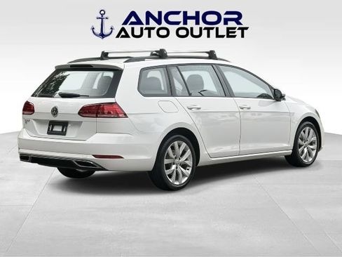 Used 2019 Volkswagen Golf SE image 8