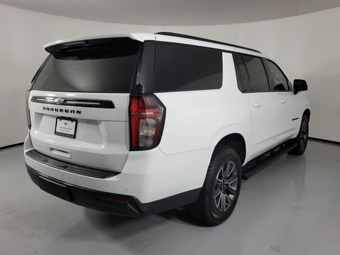 Used 2023 Chevrolet Suburban Z71 w/ Luxury Package AWD/4WD image 3