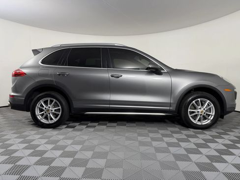 Used 2016 Porsche Cayenne AWD/4WD image 7