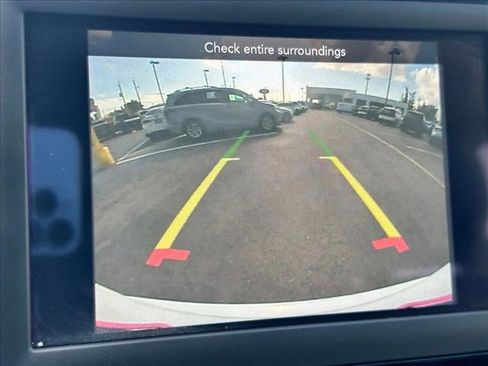 Used 2021 Chrysler Voyager Lxi image 12