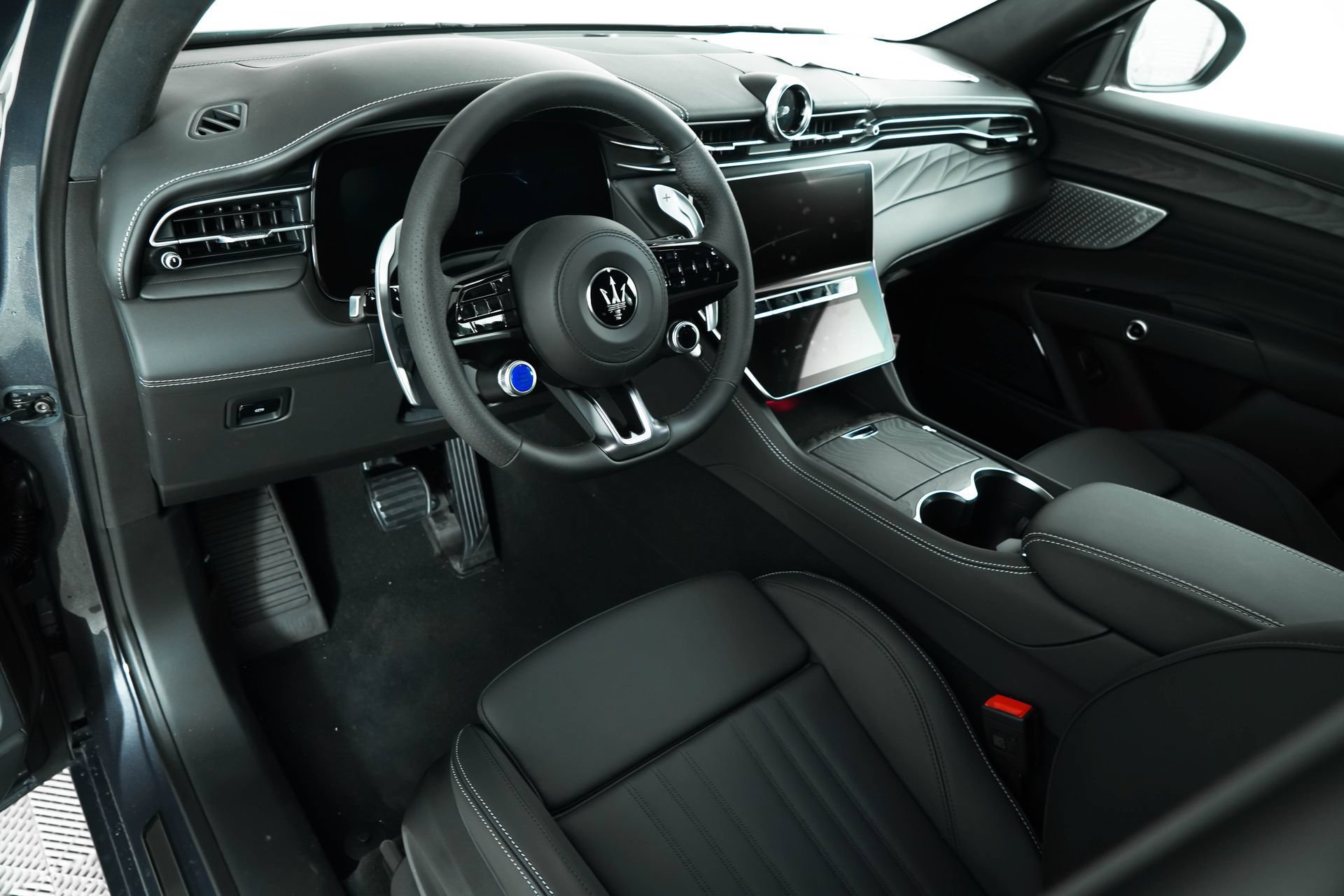 Used 2025 Maserati Grecale GT AWD/4WD image 16