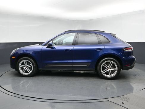 Used 2022 Porsche Macan AWD/4WD image 3