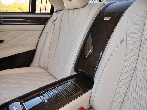 Used 2015 Bentley Flying Spur V8 image 25