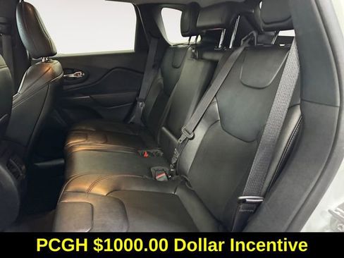 Used 2022 Jeep Cherokee Trailhawk image 21